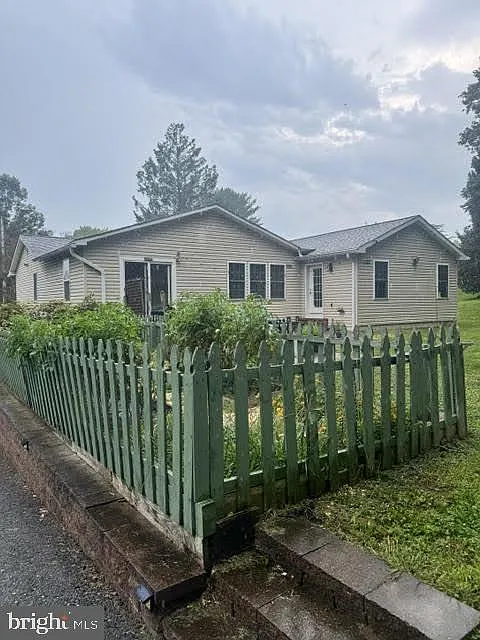4 bed, 3.0 bath, 3094 sqft, $4,350 — Photo 3