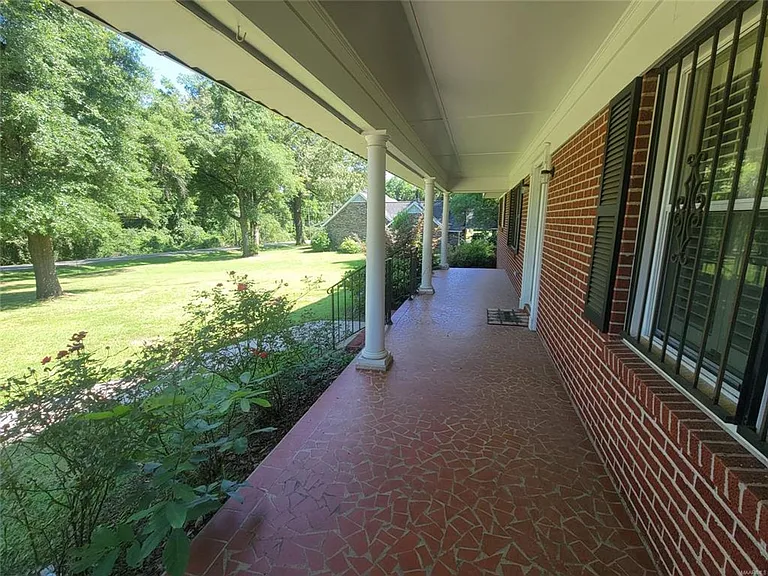 991 Upper Kingston Rd — Photo 2