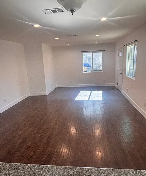 11241 Emelita St #TOP FLOOR — Photo 6