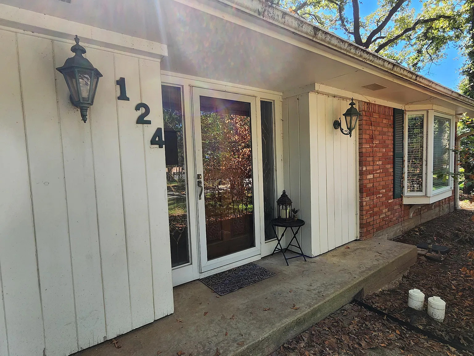 4 bed, 2300 sqft, $2,400 — Photo 2