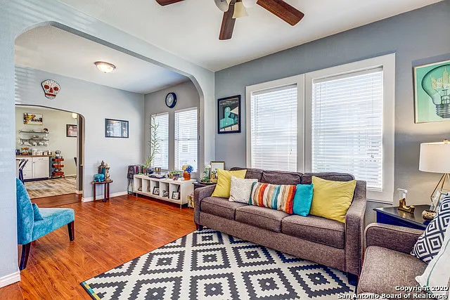 3 bed, 2.0 bath, 1302 sqft, $1,850 — Photo 3