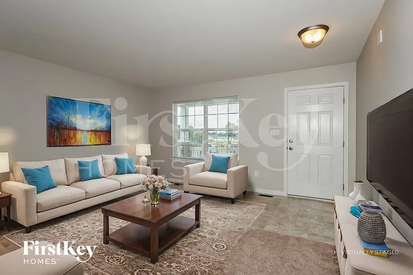 4 bed, 2.5 bath, 1905 sqft, $2,480 — Photo 4