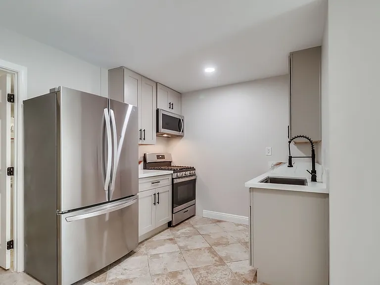 4138 Lois St #B — Photo 4