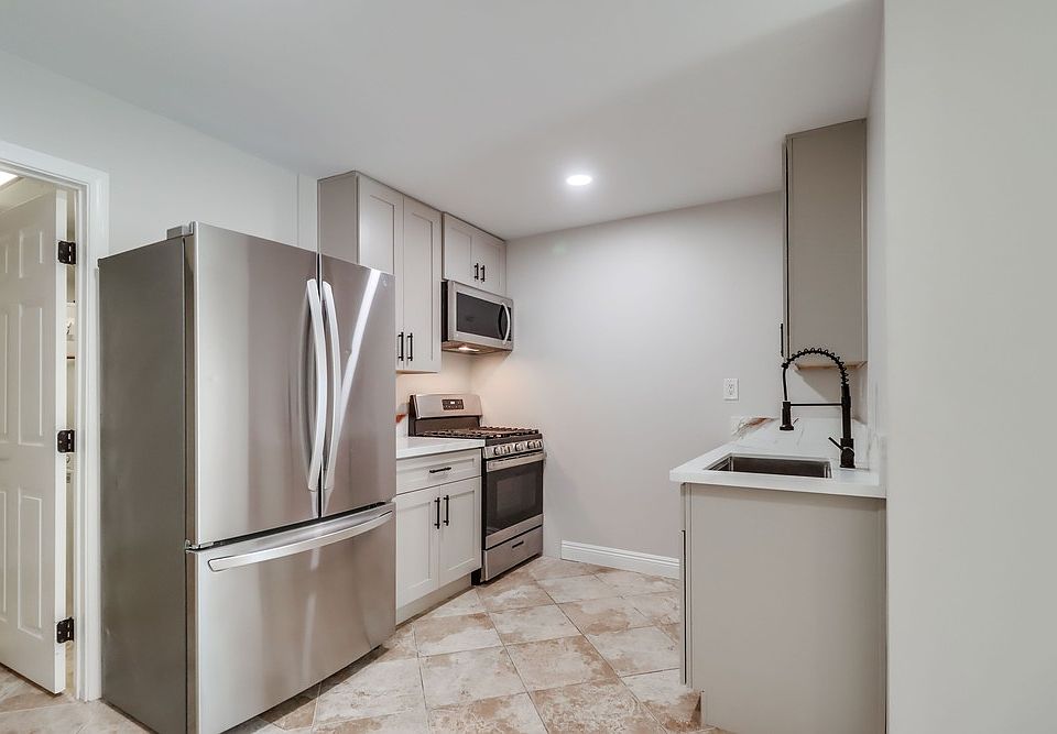 1st image of 4138 Lois St #B