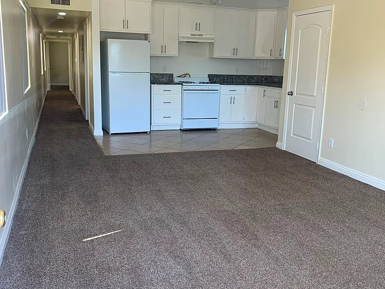 1641 E 109th St #1641 — Photo 3
