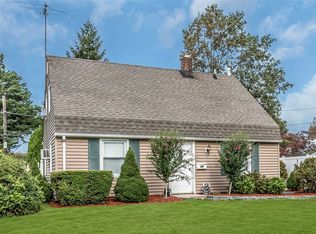 76 Hilltop Rd, Levittown, NY 11756