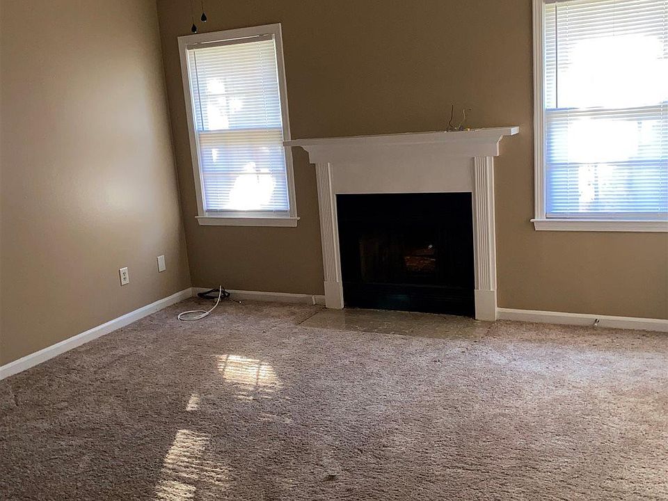 1st image of 651 Browning Ln SE