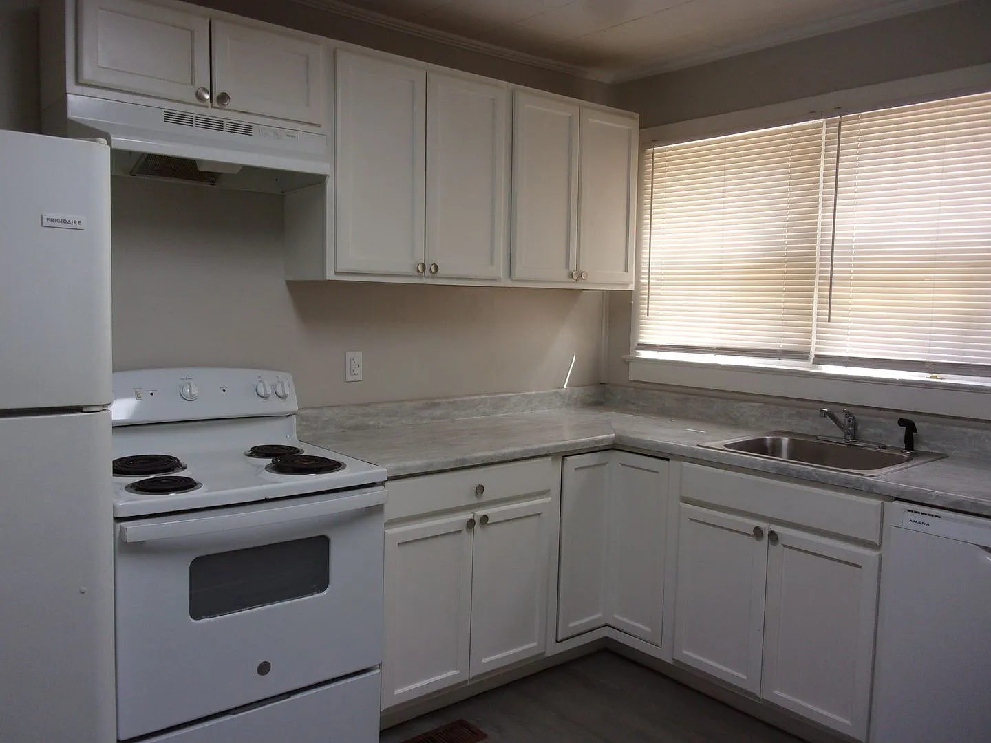2 Bedroom 1 1/2 Bath Townhome Walking Distance to Winthrop University — Photo 4