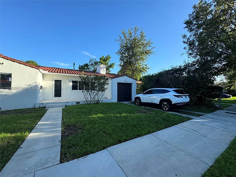 2250 SW 21st St — Photo 1