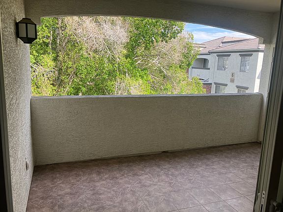 Balcony entryway from livingroom
