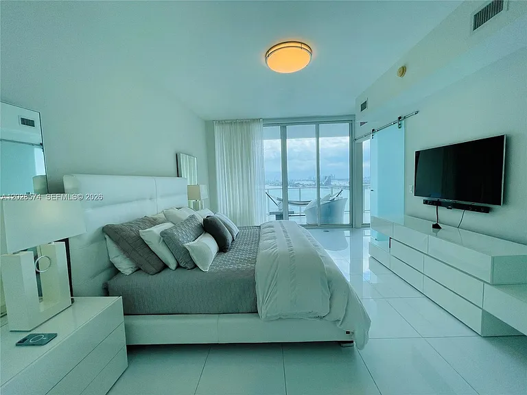 2020 N Bayshore Dr #2008 — Photo 13