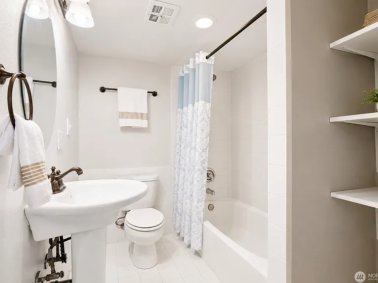1832 Camas Ave NE — Photo 26