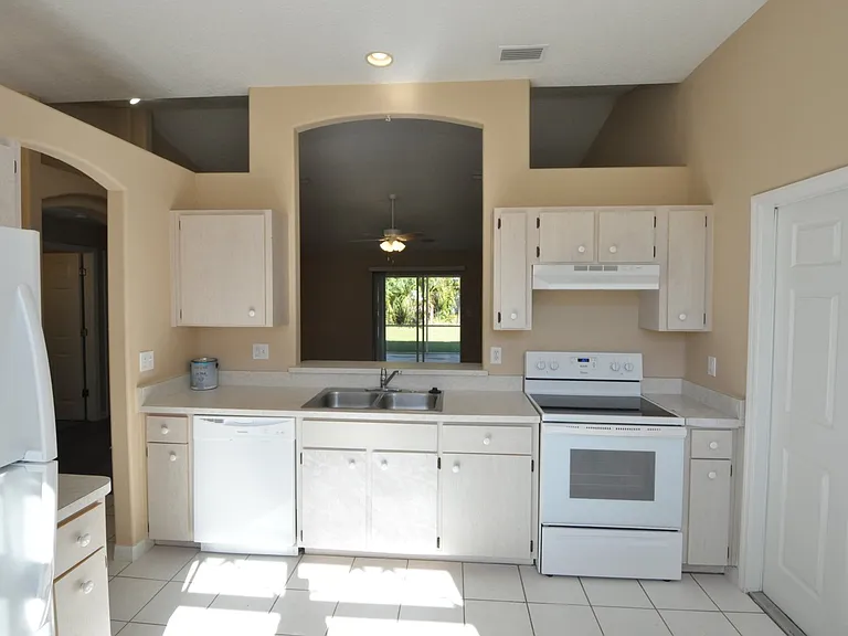 23 Primrose Ln — Photo 3