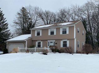 3022 Williamsburg Dr, Schenectady, NY 12303
