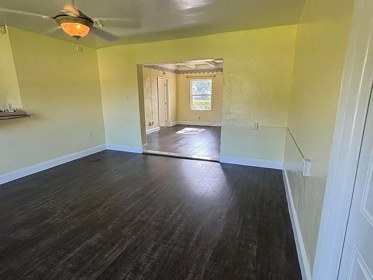 328 Urquhart St — Photo 11