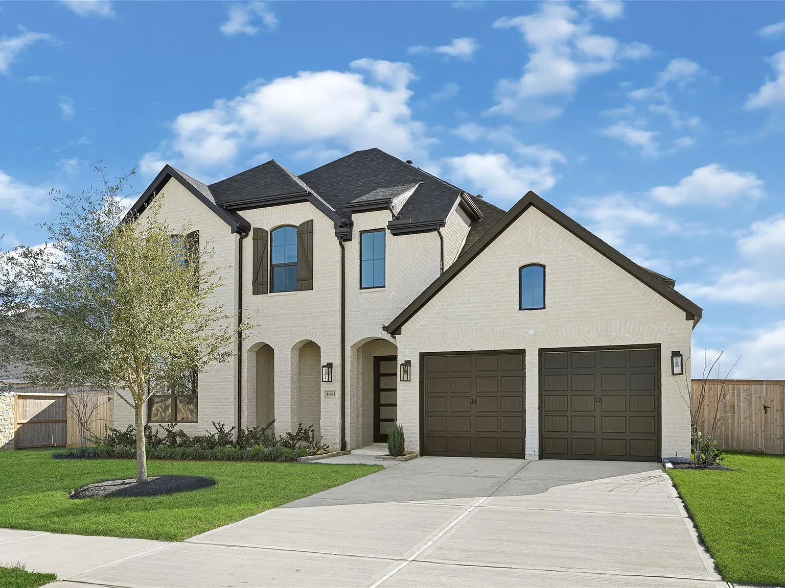 5 bed, 5.5 bath, 4359 sqft, $6,100 — Photo 2