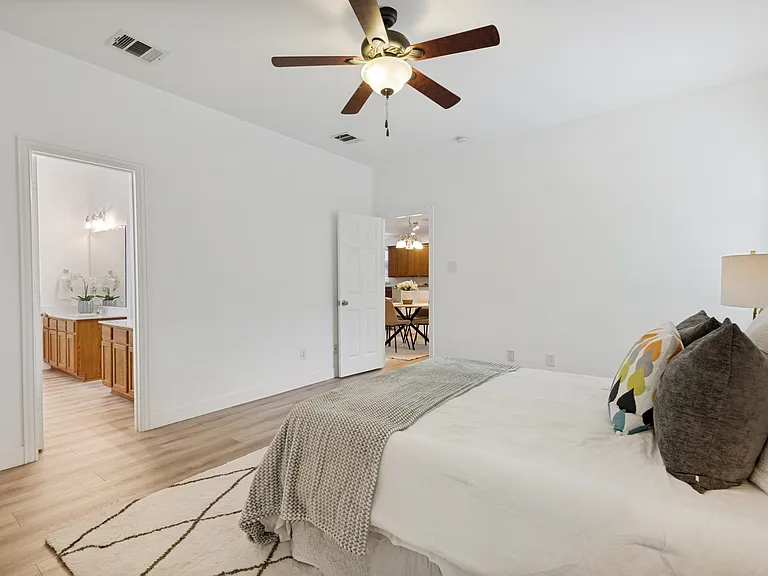 138 Lipan St — Photo 14