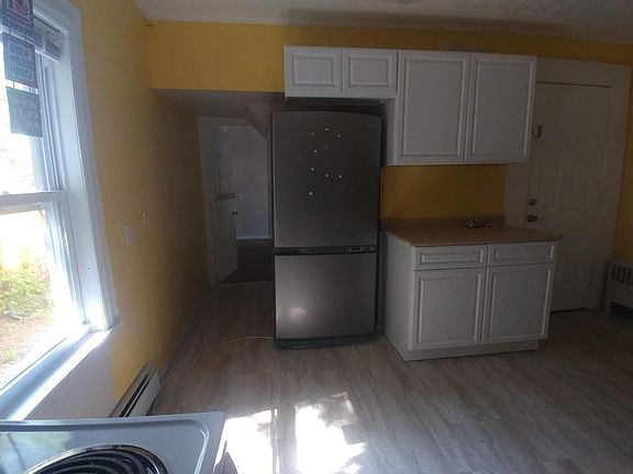4th image of 351 Douglas St #1