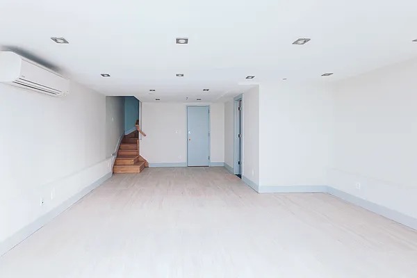 Rented by Nooklyn NYC LLC | media 46