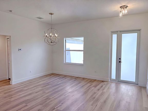 3rd image of 1782 HALLENDALE Avenue SW