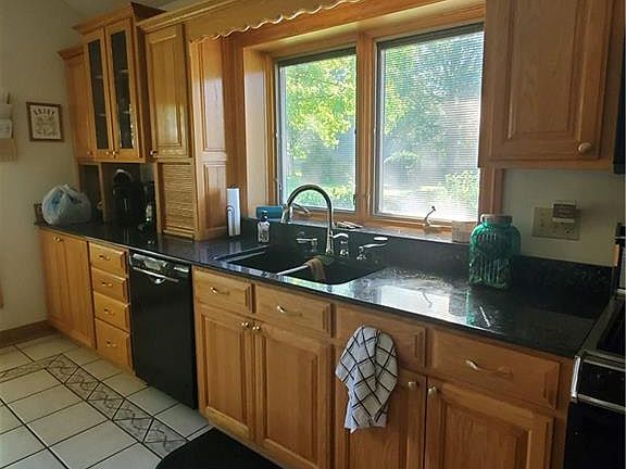 5th image of 804 Village Dr