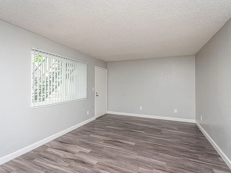 Gold Creek Apartments — Photo 33