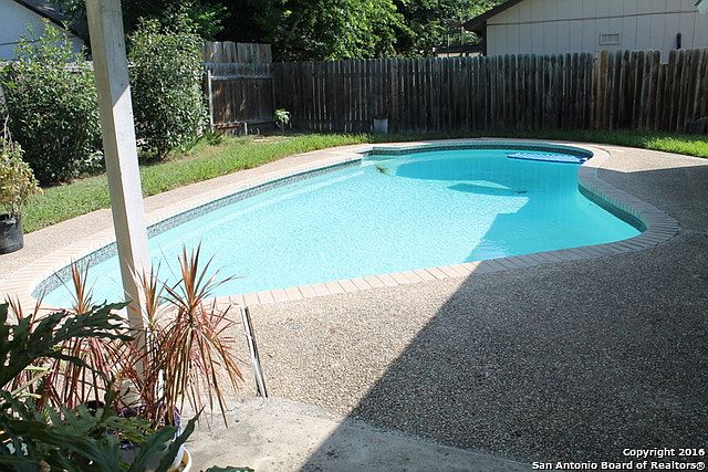 1st image of 6823 Oak Lake Dr