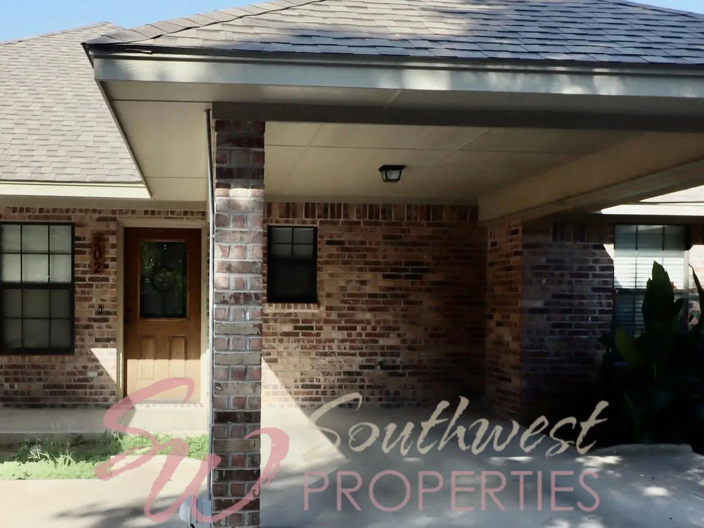 2 bed, 1.0 bath, 689 sqft, $1,200 — Photo 2