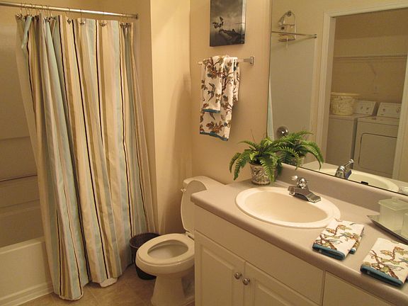 (Model) Common Bath with Laundy Room