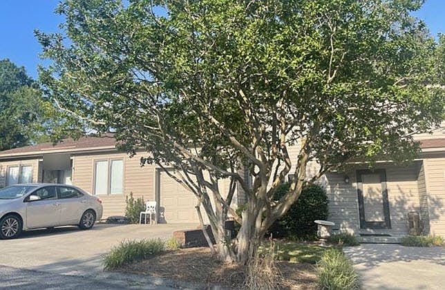 2nd image of 1409C Chestnut Dr