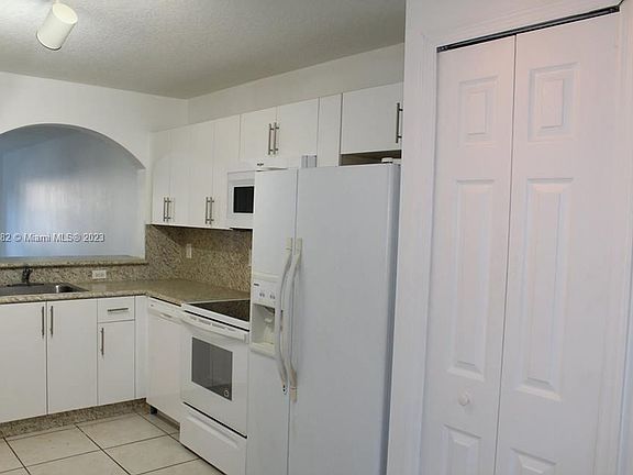 4th image of 1240 SE 31st Ct Unit 102