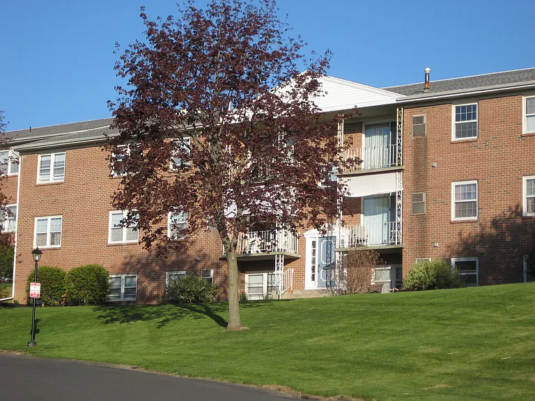 Park Hill Lane Apartments — Photo 18