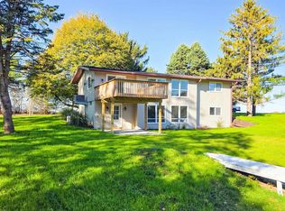 113 Island View Dr, Waverly, IA 50677