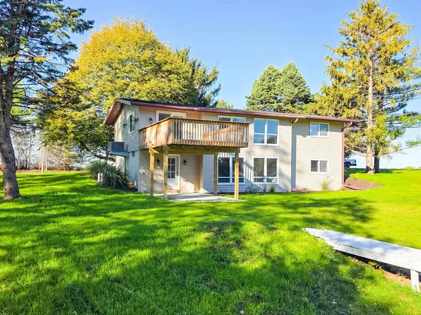 113 Island View Dr, Waverly, IA 50677
