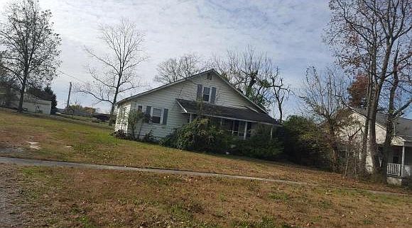 2nd image of 607 6th Ave SW