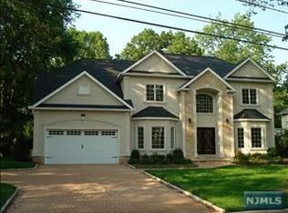 225 Addison Pl, Paramus, NJ 07652