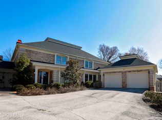 1209 Wellington Pl, Windy Hills, KY 40207