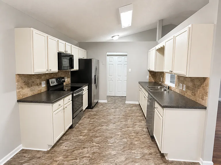 1209 Fielding Dr — Photo 6