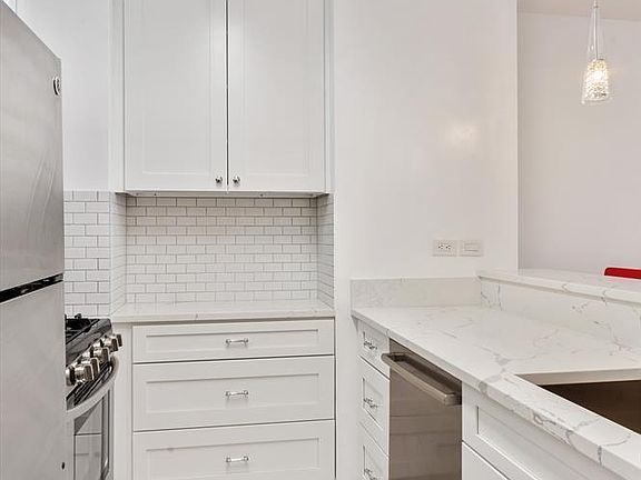 5th image of 145 E 48th St APT 18A
