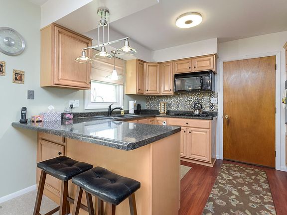 5th image of 734 Knollwood Dr