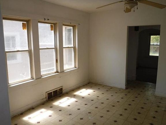 3rd image of 817 S 18th Ave