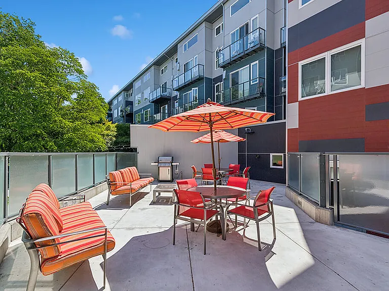 Riverpark Apartments — Photo 15