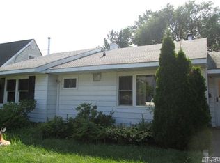 6 Robert Rd, Glen Cove, NY 11542