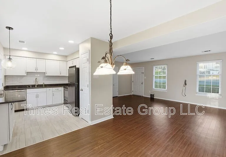 136 Brookfield Ct — Photo 18