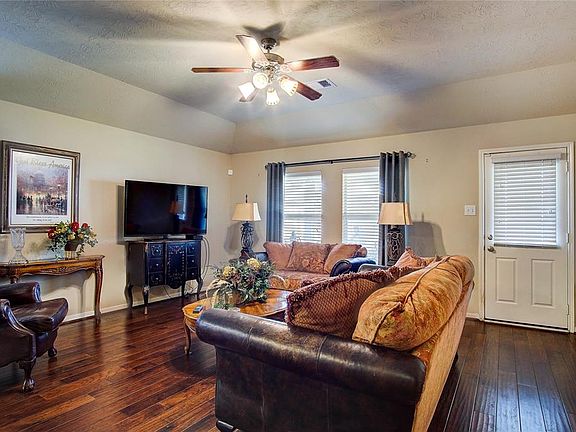 5th image of 2814 Lakecrest Way Dr