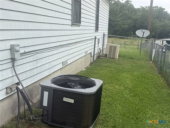 4th image of 1409 Zephyr Rd
