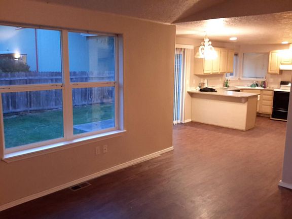 Living room/kitchen