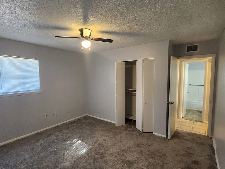 5519 NW Eisenhower Dr — Photo 10