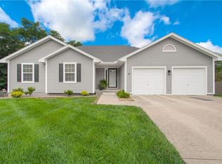216 NW 107th St, Kansas City, MO 64155