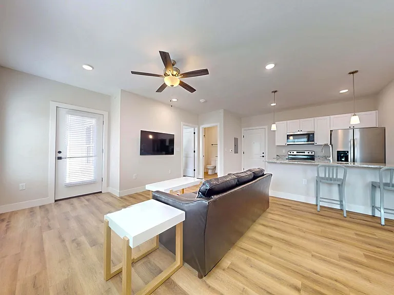 305 W Washington St — Photo 31